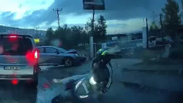 İş yerine girmek isteyen otomobile motosiklet çarptı