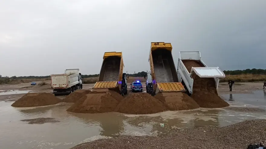 Sahilleri kum ocağına çevirmişlerdi: 50 kamyon plaj kumu yerine geri döküldü 6