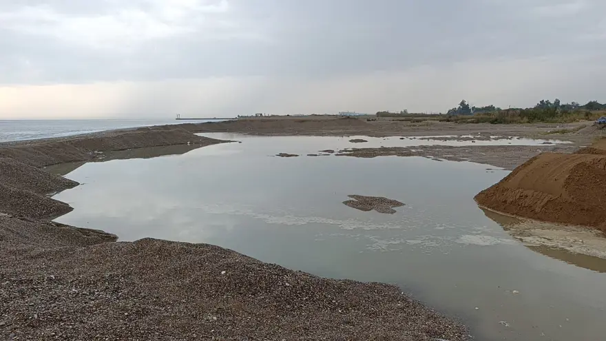 Sahilleri kum ocağına çevirmişlerdi: 50 kamyon plaj kumu yerine geri döküldü 5