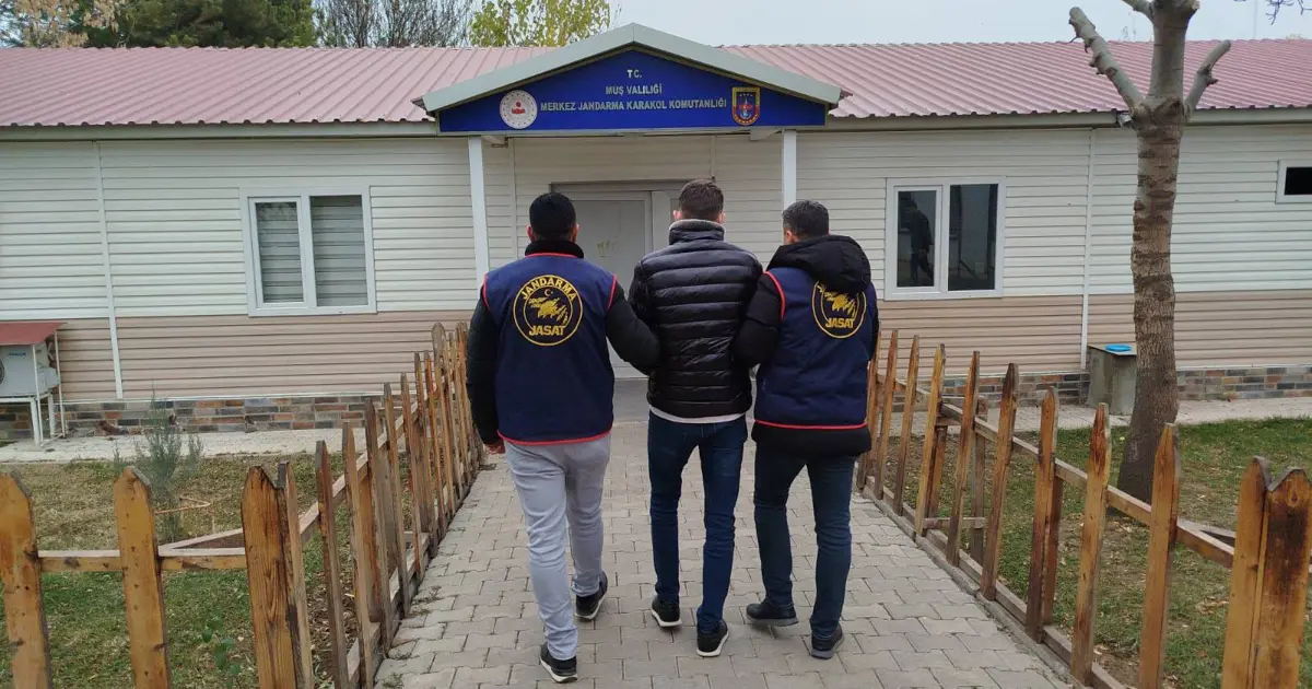 Muş'ta dolandırıcılık suçundan aranan kişi yakalandı