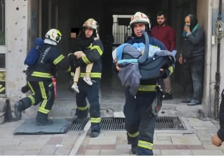 Denizli'de ev olarak kullanılan iş hanında yangın