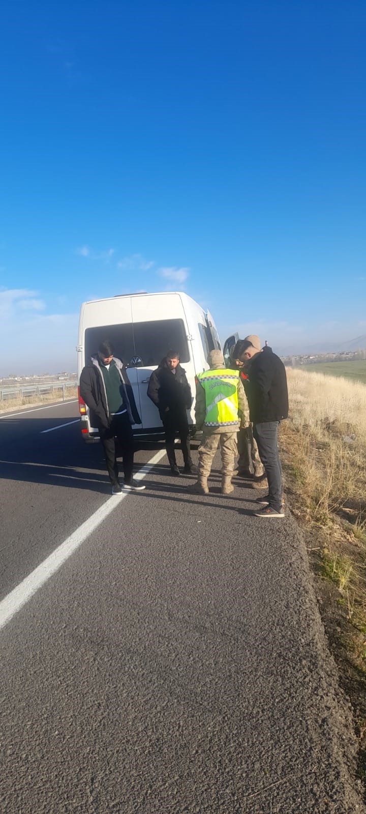 Ağrı'da trafik kazası, 3 kişi yaralandı