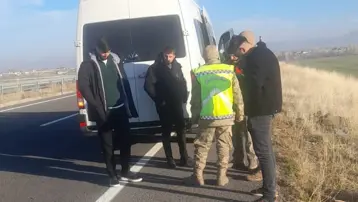 Ağrı'da trafik kazası, 3 kişi yaralandı