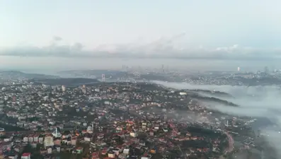 İstanbul'u sis bastı, boğazda gemi trafiği durduruldu