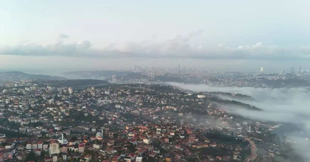İstanbul'u sis bastı, boğazda gemi trafiği durduruldu