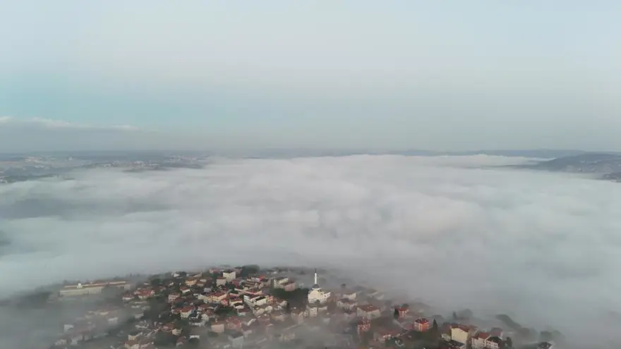 İstanbul'u sis bastı, boğazda gemi trafiği durduruldu 1