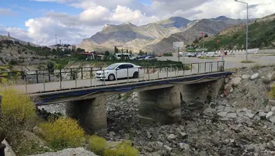 Şelale girişindeki köprü tehlike saçıyor 