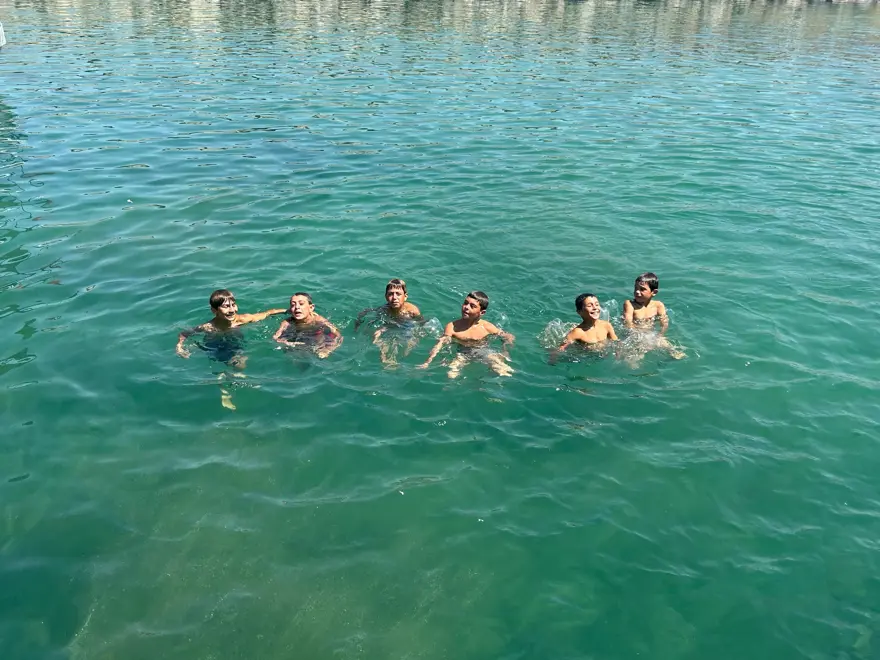 Yazın sarı, kışın siyah saçlılar. Van Gölü'nün çocukları yeniden Icardi gibi olmayı bekliyor Yazın sarı, kışın siyah saçlılar. Van Gölü'nün çocukları yeniden Icardi gibi olmayı bekliyor