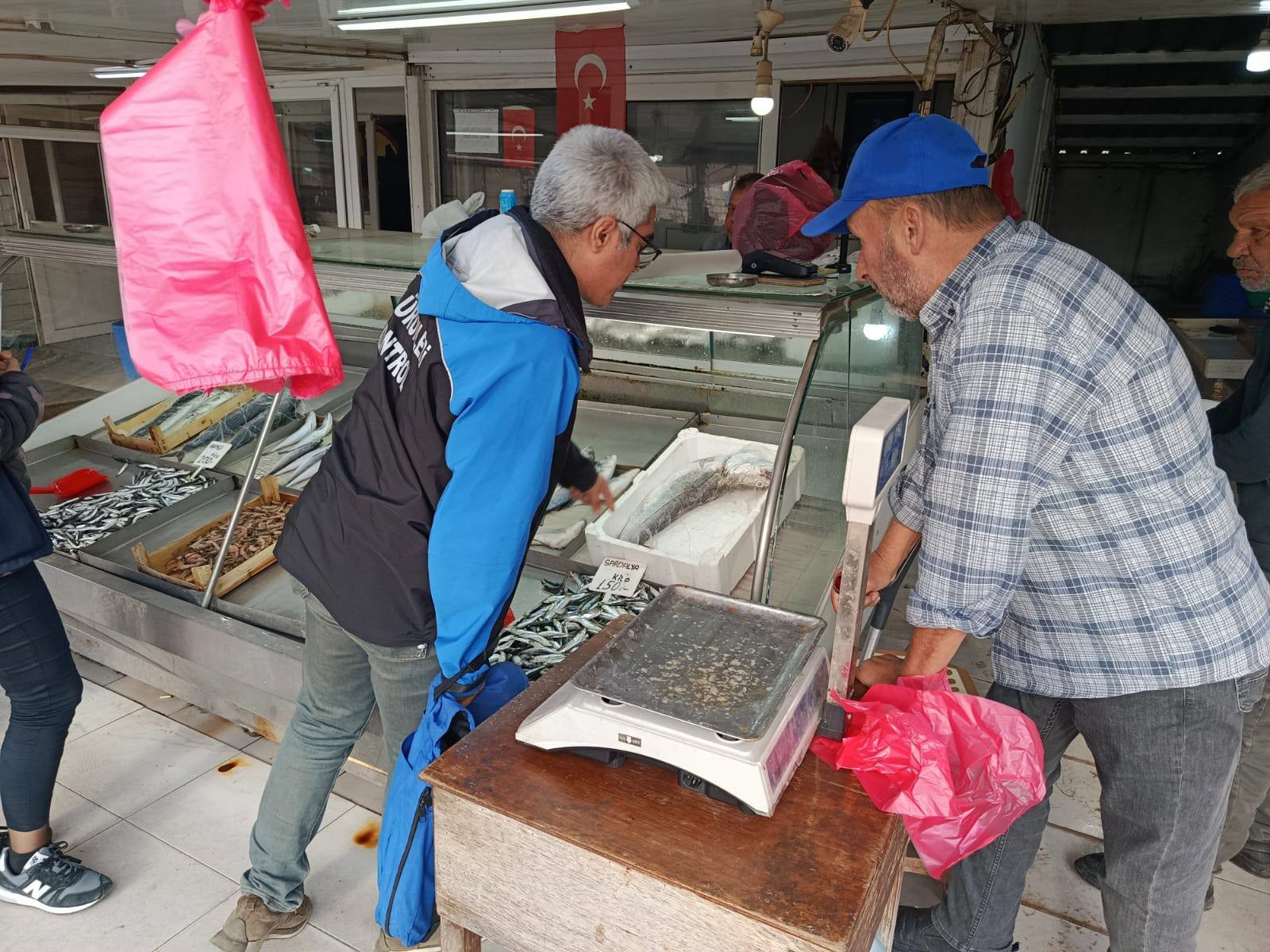 Çanakkale'de balıkçı tezgahlarına denetim yapıldı