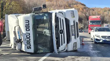 Bursa'da devrilen tırın sürücüsü yaralı