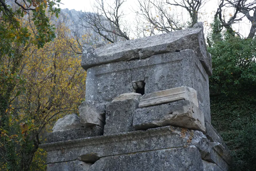 Antalya'da ilginç keşif: Dans eden kadınlar mezarı ortaya çıkarıldı 