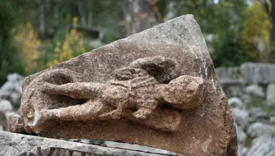 Antalya'da ilginç keşif: Dans eden kadınlar mezarı ortaya çıkarıldı