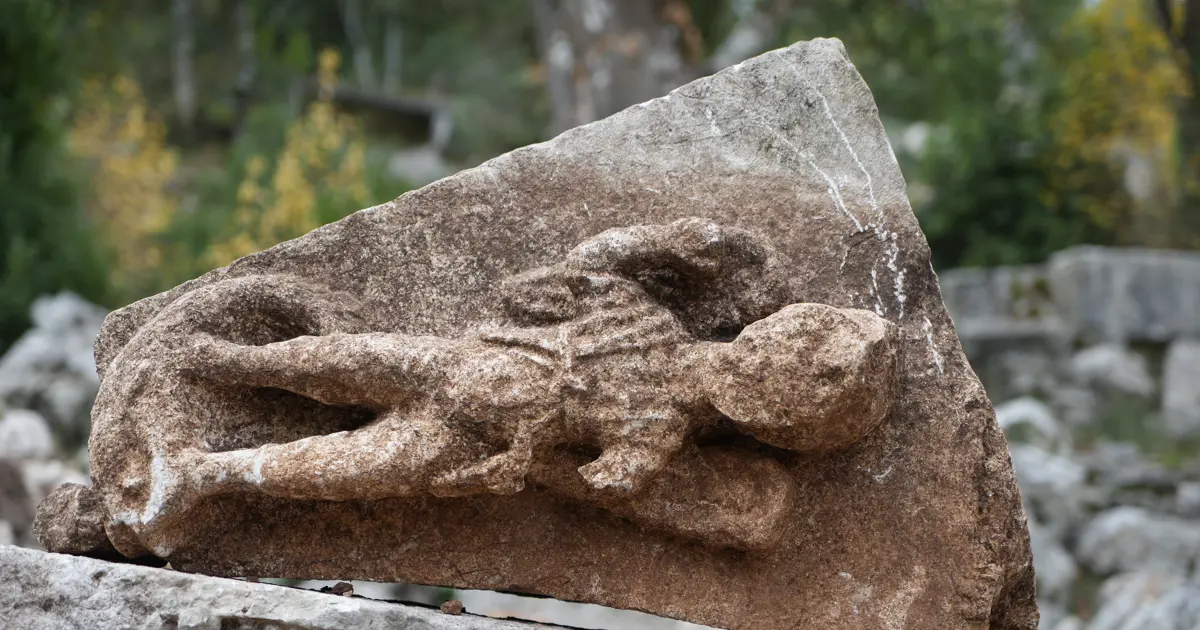 Antalya'da ilginç keşif: Dans eden kadınlar mezarı ortaya çıkarıldı