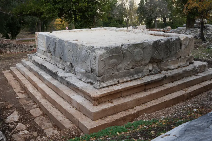 Antalya'da ilginç keşif: Dans eden kadınlar mezarı ortaya çıkarıldı 1