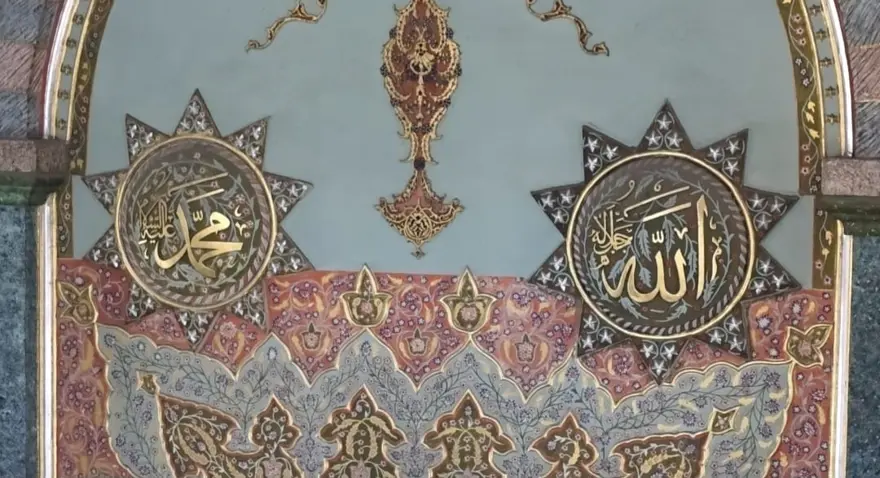 Tarihe tanıklık eden cami 120 yıldır ayakta: Dışarıdan küçük görünüyor ama içi eşsiz örneklerle dolu 4 Tarihe tanıklık eden cami 120 yıldır ayakta: Dışarıdan küçük görünüyor ama içi eşsiz örneklerle dolu 4