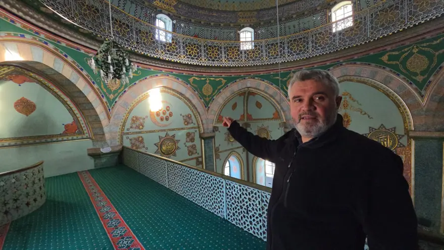 Tarihe tanıklık eden cami 120 yıldır ayakta: Dışarıdan küçük görünüyor ama içi eşsiz örneklerle dolu 1 Tarihe tanıklık eden cami 120 yıldır ayakta: Dışarıdan küçük görünüyor ama içi eşsiz örneklerle dolu 1