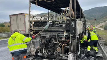 İstanbul'a giden gezi otobüsü yandı