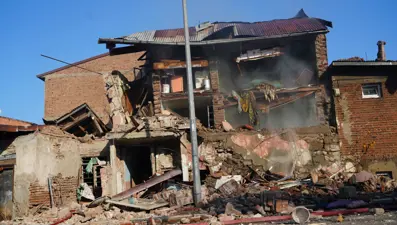 Erzurum'da iki katlı evde patlama oldu