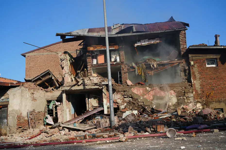 Erzurum'da iki katlı evde patlama oldu