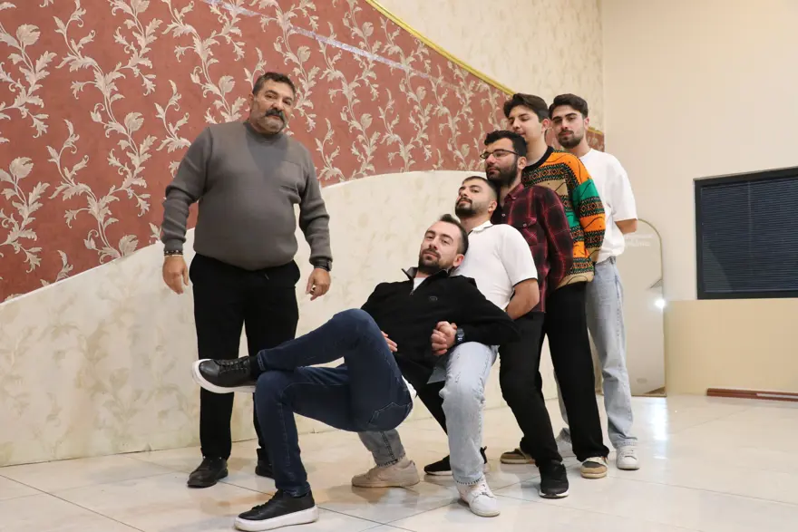 Sivas halayındaki hareket kenti karıştırdı. "Çok ayıp, saçma sapan şeyler yapılıyor" 2 Sivas halayındaki hareket kenti karıştırdı. "Çok ayıp, saçma sapan şeyler yapılıyor" 2