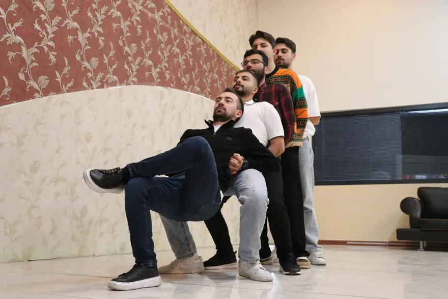 Sivas halayındaki hareket kenti karıştırdı. "Çok ayıp, saçma sapan şeyler yapılıyor" 3 Sivas halayındaki hareket kenti karıştırdı. "Çok ayıp, saçma sapan şeyler yapılıyor" 3