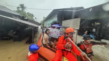 Endonezya'daki sel ve toprak kayması: 61 kişi hayatını kaybetti