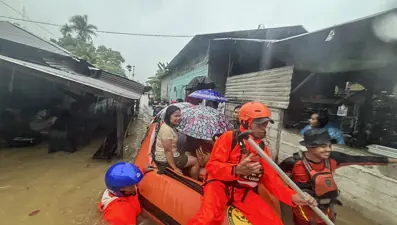 Endonezya'daki sel ve toprak kayması: 61 kişi hayatını kaybetti