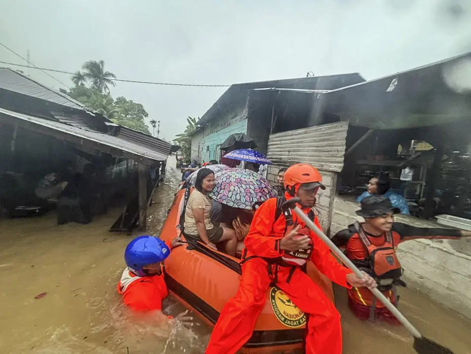 Endonezya'daki sel ve toprak kayması: 61 kişi hayatını kaybetti