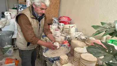 Hobisi işi oldu, siparişlere yetişemiyor. En çok ev hanımları satın alıyor