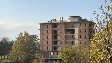 İnşaat çatısında tehlikeli çalışma kameraya yansıdı 