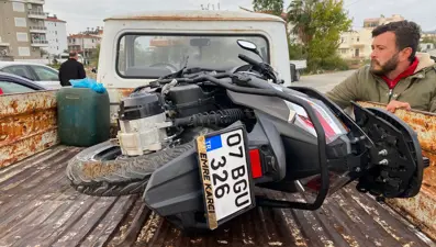 Antalya'da motosiklet ve otomobilin çarpışması sonucu 2 kişi yaralandı