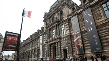 Louvre Müzesi’nde su sızıntısı. Yaklaşık 400 nadir kitap hasar gördü