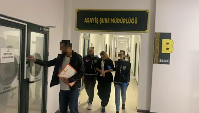 Hırsız evden saç şekillendiricisi çaldı