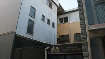 Market çalışanlarından kaçan hırsız düşüp yaralandı