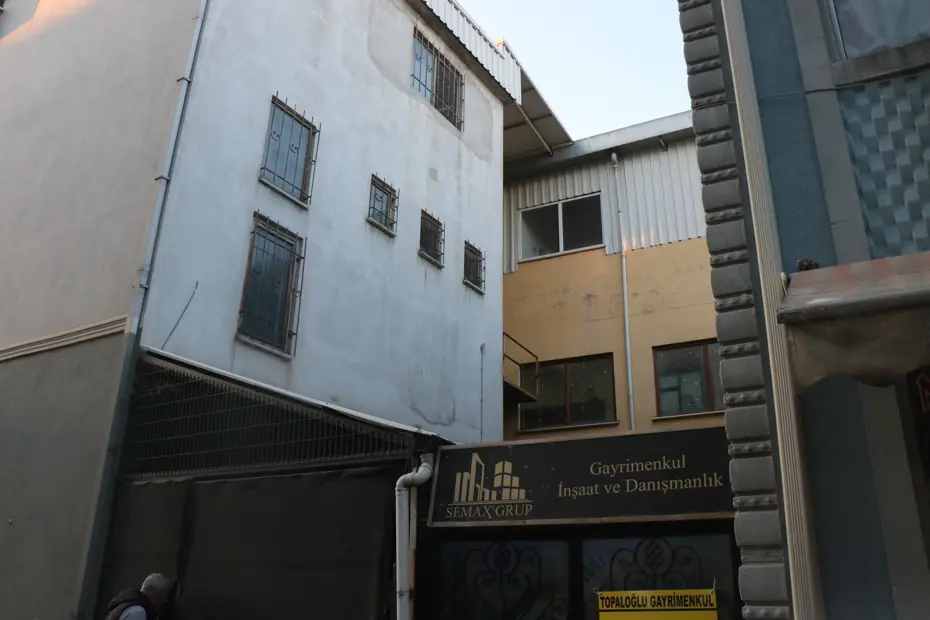 Market çalışanlarından kaçan hırsız düşüp yaralandı