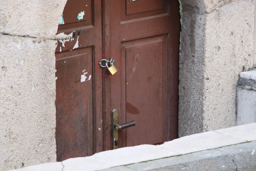 Amasya'da 9 türbeye "usulsüz elektrik" kilidi
 1