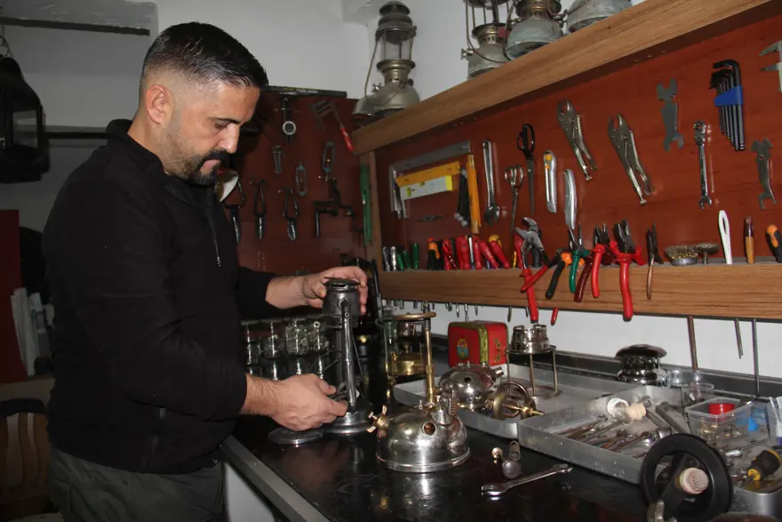 Çocukluk yıllarında başlayan hevesini zamanla ustalığa dönüştürdü  1