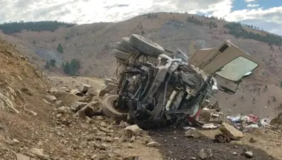 Beton mikseri yamaçtan yuvarlandı