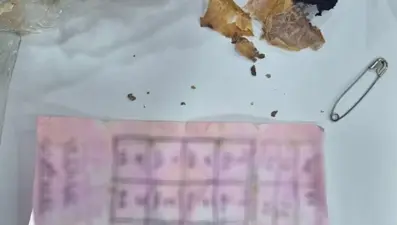 Market raflarının arasından muska çıktı