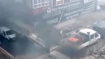 Ankara&#x27;da seyir halindeki otomobil yandı