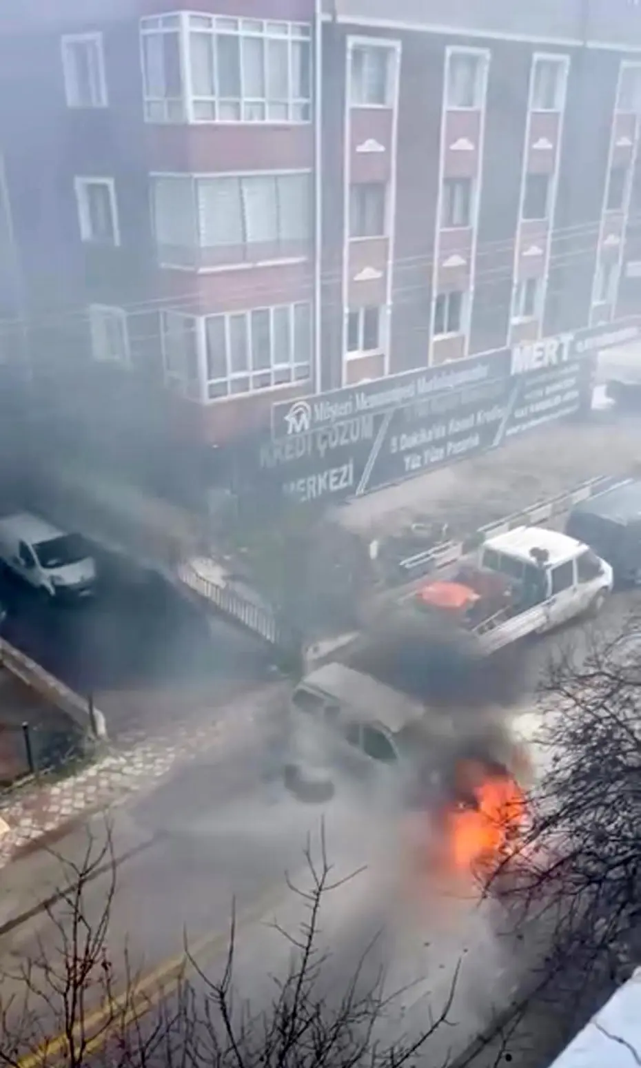 Ankara'da seyir halindeki otomobil yandı