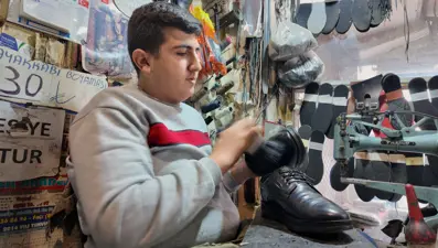 Dedesinden devraldı, 3 buçuk metrekarede bu işi yapıyor