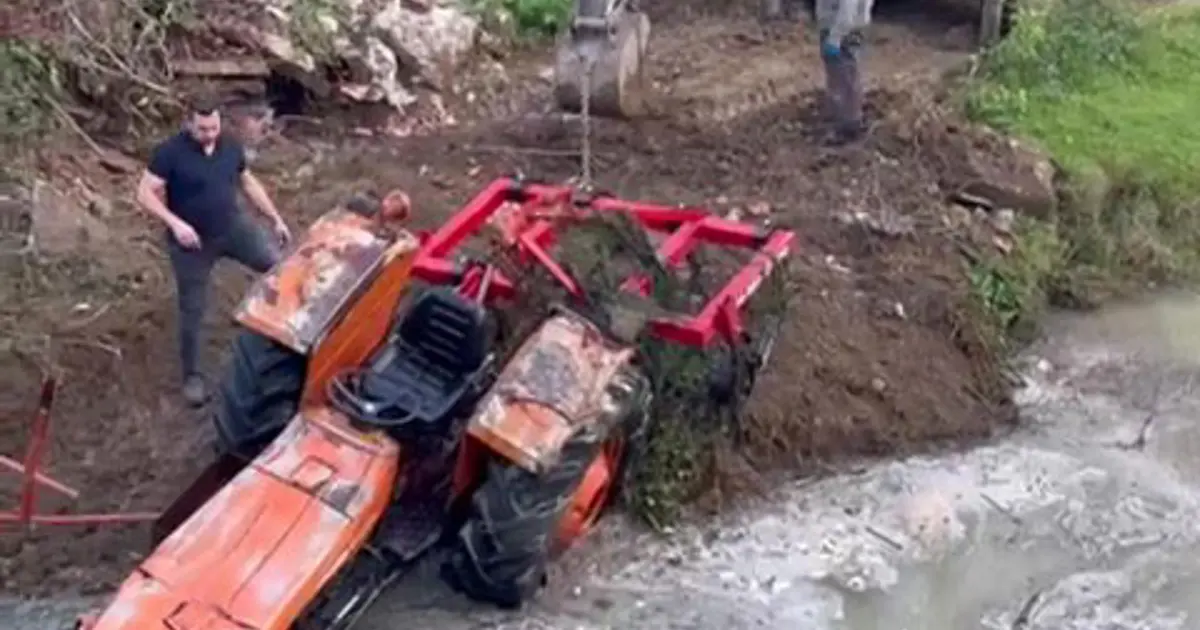 Samsun'da traktör sulama kanalına devrildi