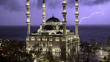 Zonguldak'ta şimşekli gece