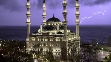 Zonguldak'ta şimşekli gece