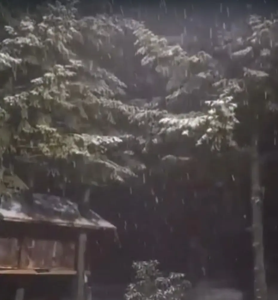 Kartepe'ye mevsimin ilk karı düştü