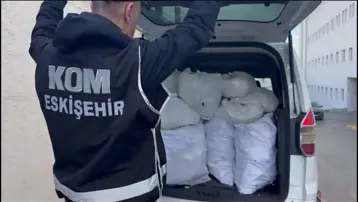 Çekicinin üzerindeki araçtan 480 adet tabanca çıktı