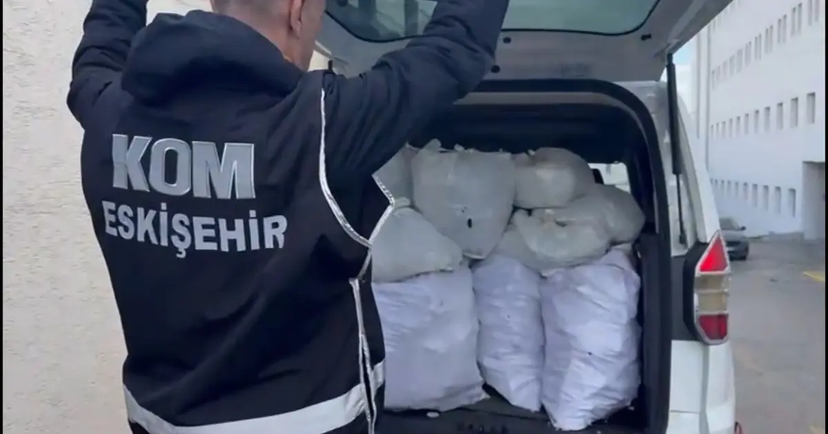 Çekicinin üzerindeki araçtan 480 adet tabanca çıktı