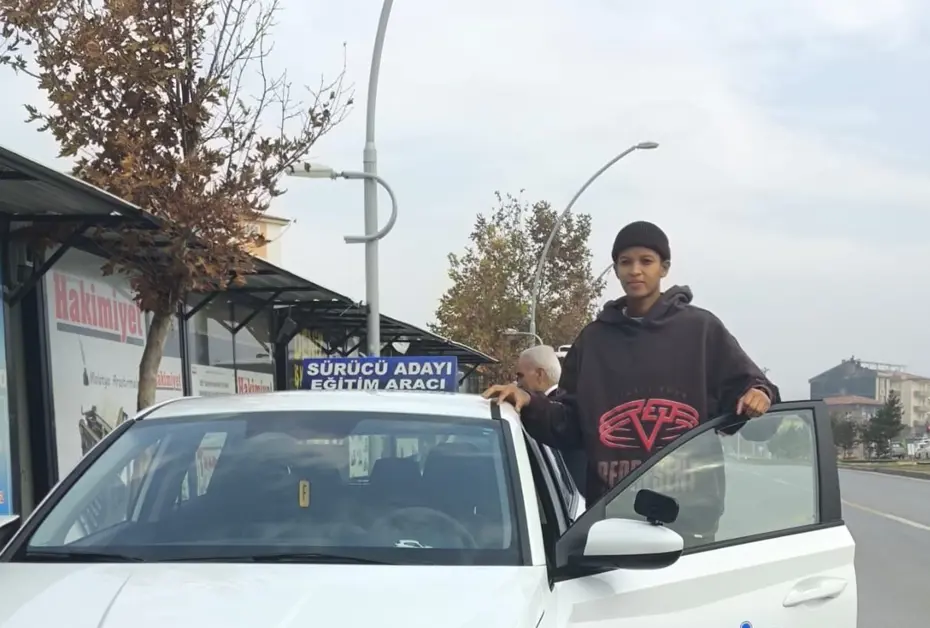 Milli voleybolcu Melissa Vargas ehliyetini Malatya'dan aldı