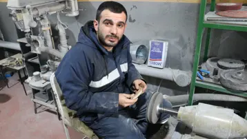 Sabırla, milim milim üretiyor. &quot;Kızımın yüzünü unuttum&quot; dedi